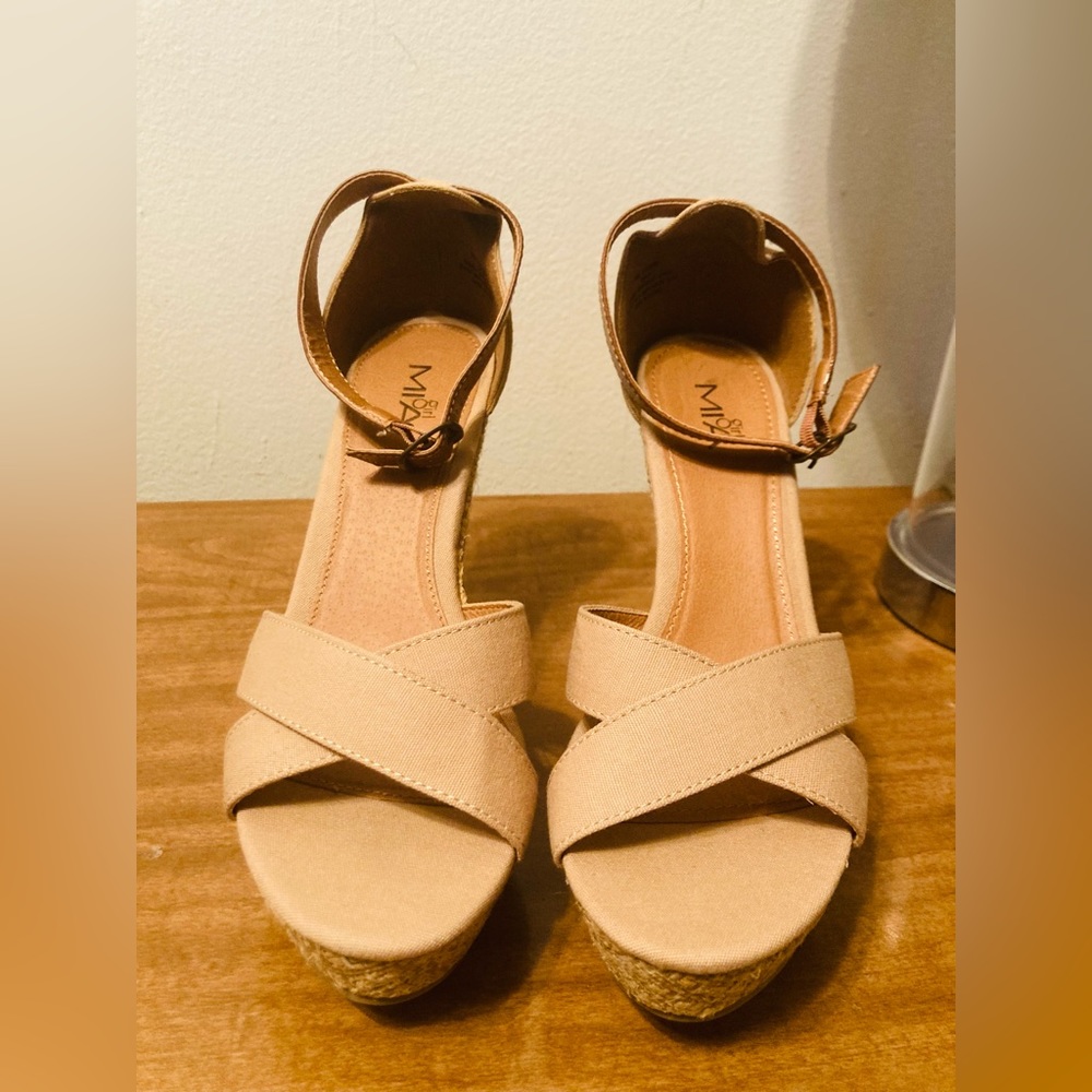 Mia Girl shoes. Size: 8. Color: neutral